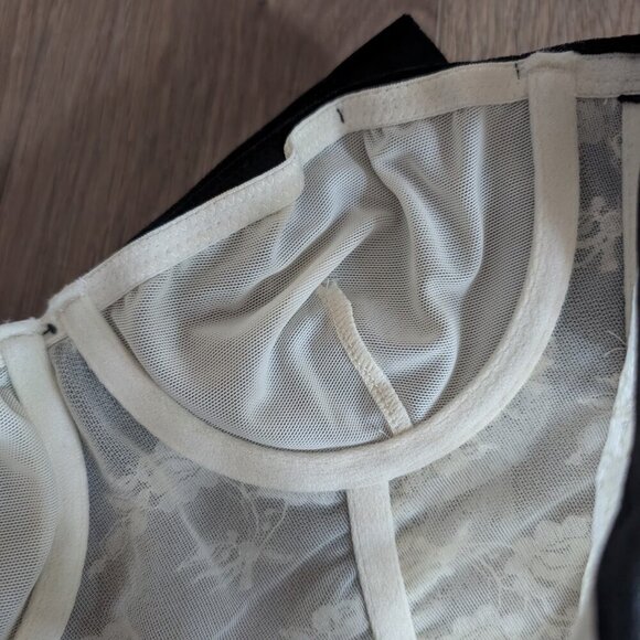 NEW UO Out From Under | Bow Down To Me Velvet and Lace Corset White/Black - Picture 4 of 9